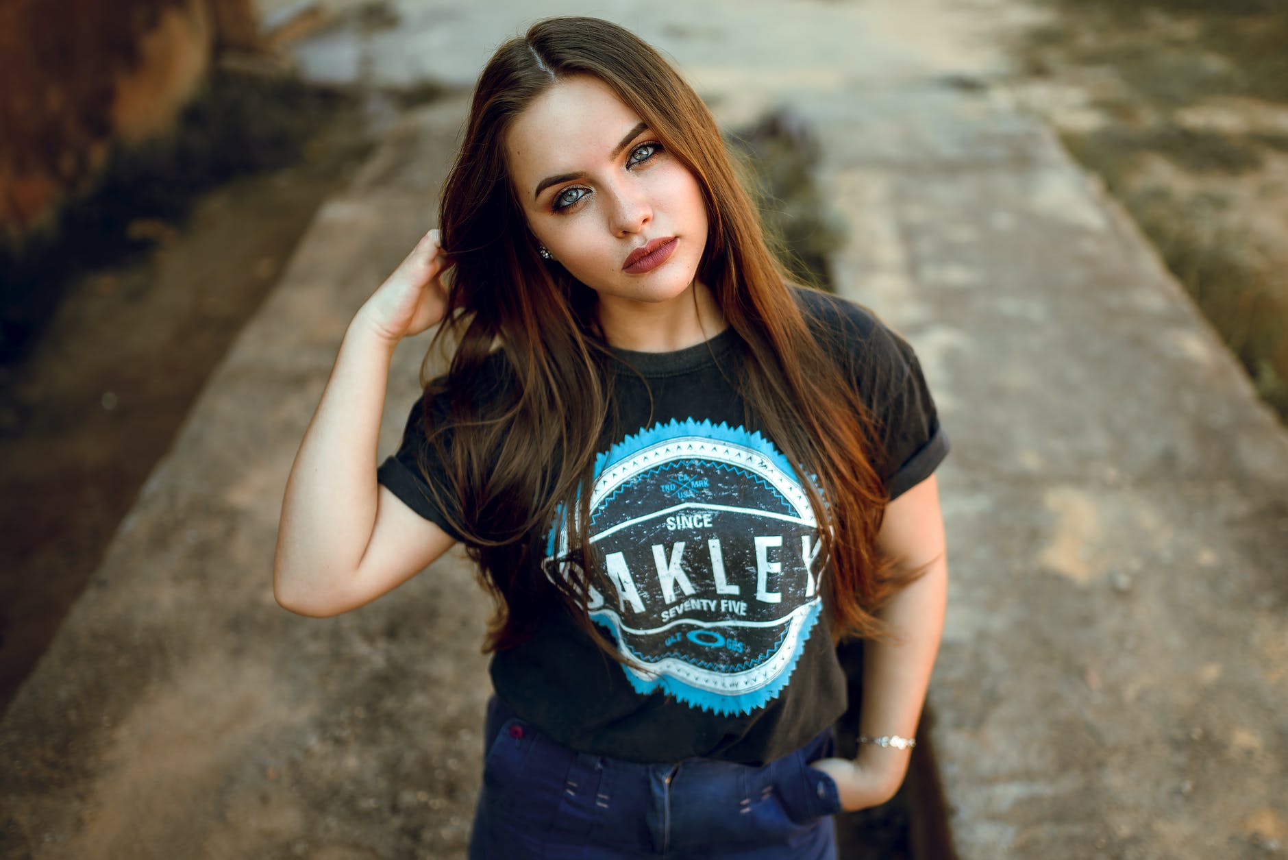 photo of woman wearing t shirt